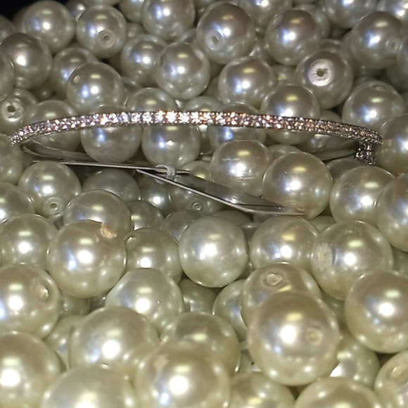 Nordstrom Silver Cubic Zirconia Bangle Bracelet - Picture 2 of 13